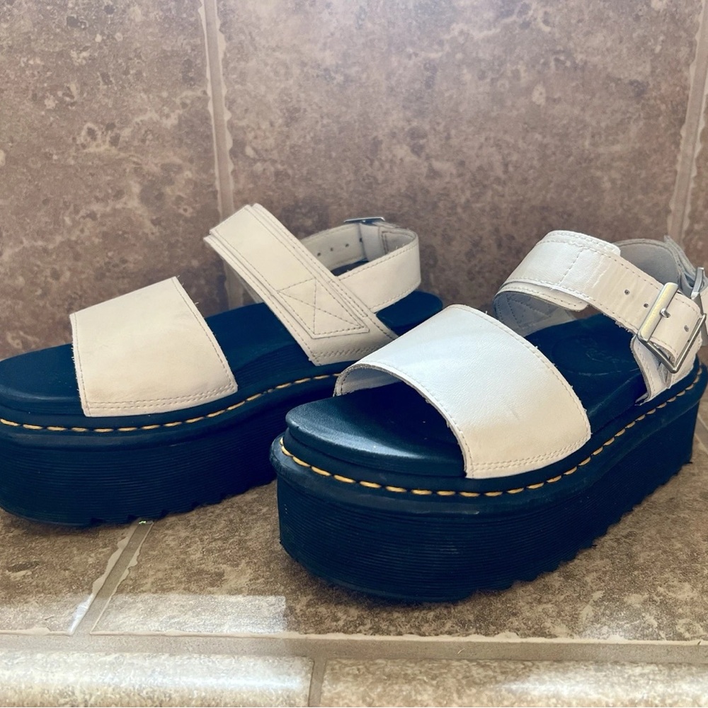 Dr Doc Martens Voss Quad Platform Sandals Womens 6 White Black Leather Shoes - Picture 2 of 9